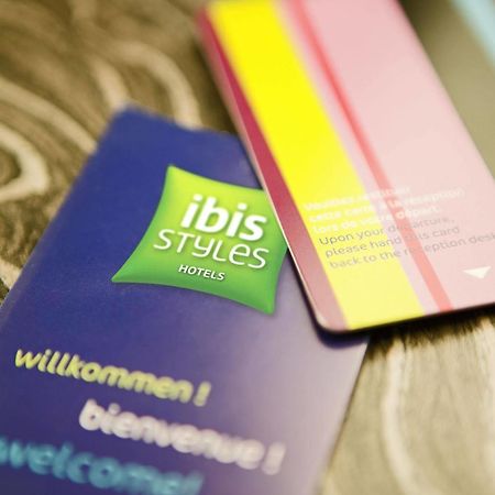Ibis Styles Guyancourt Versailles Экстерьер фото