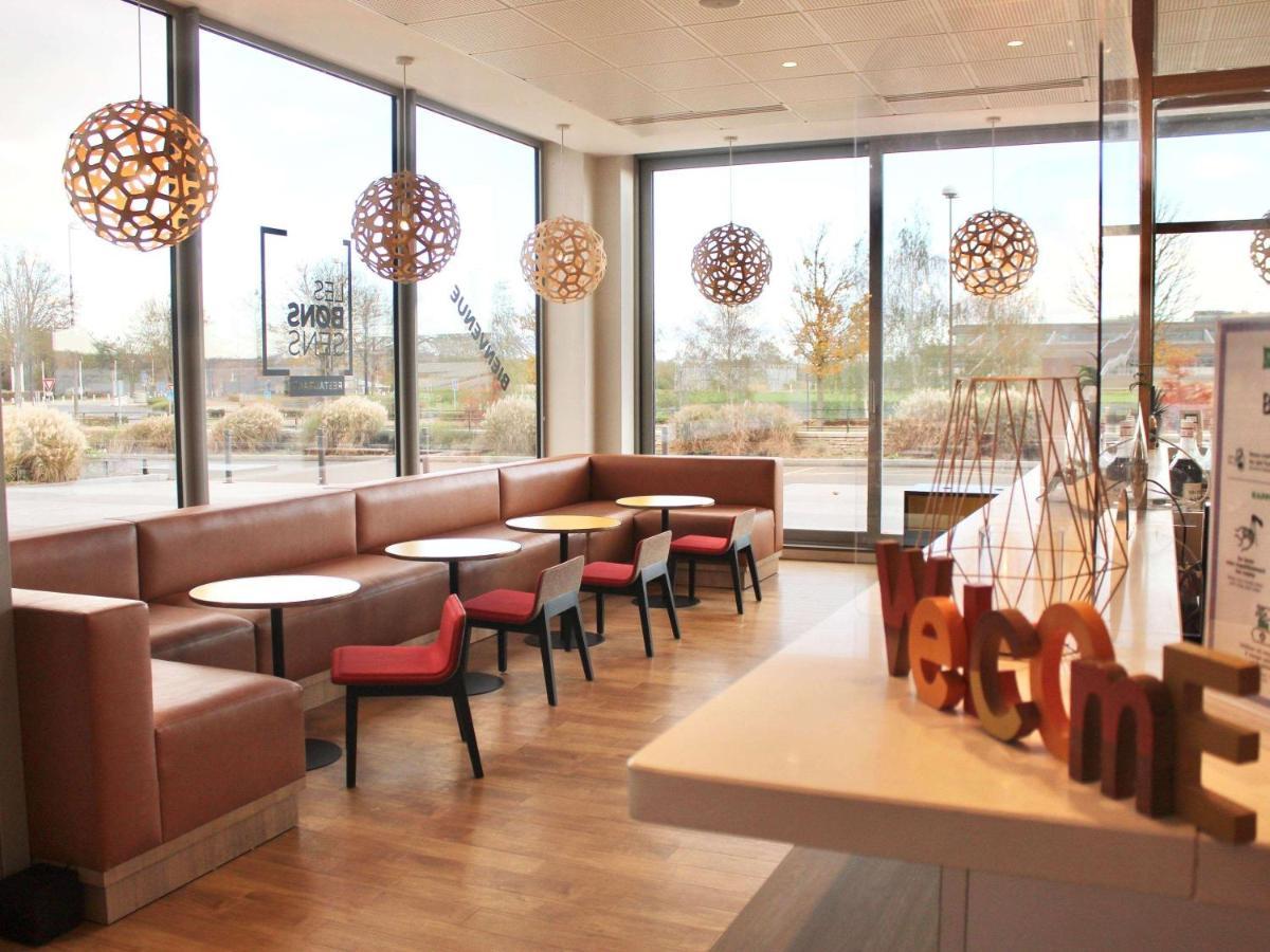 Ibis Styles Guyancourt Versailles Экстерьер фото