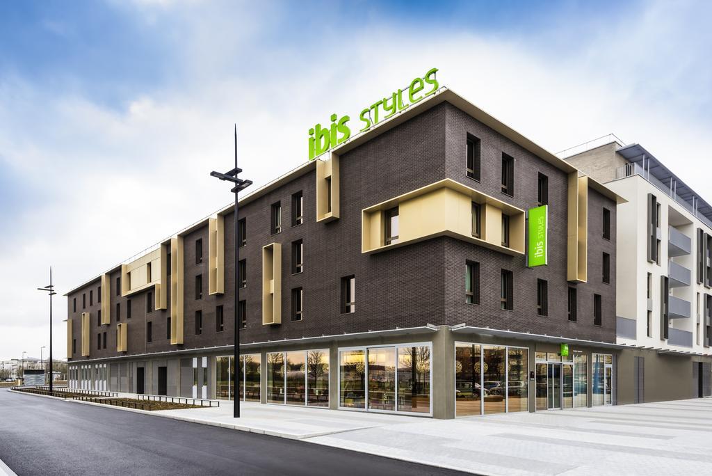 Ibis Styles Guyancourt Versailles Экстерьер фото