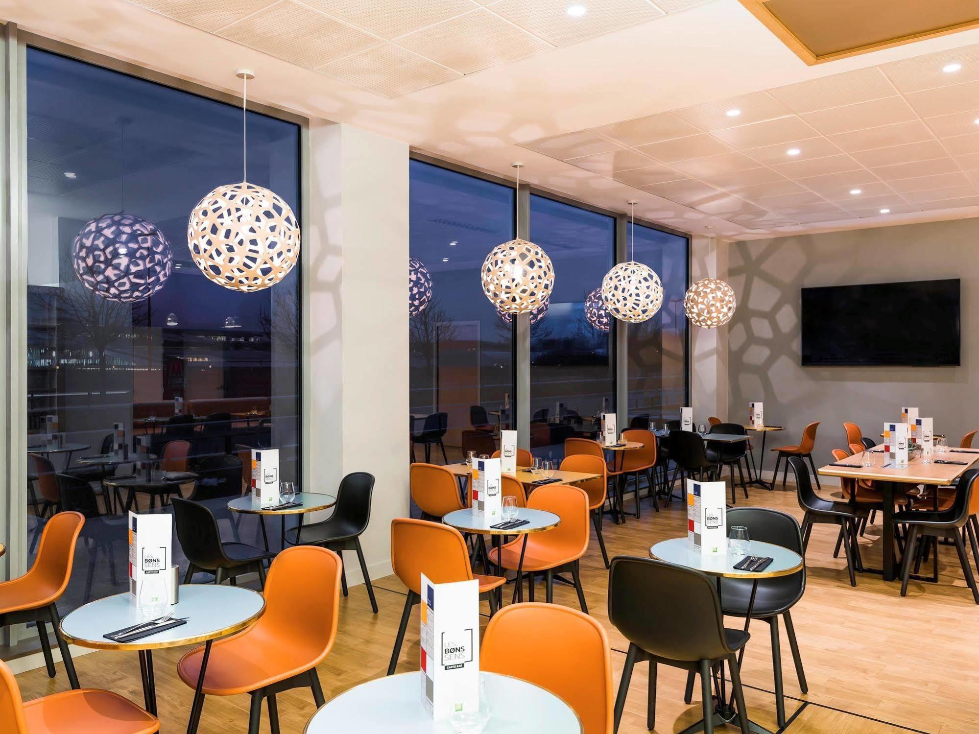 Ibis Styles Guyancourt Versailles Экстерьер фото
