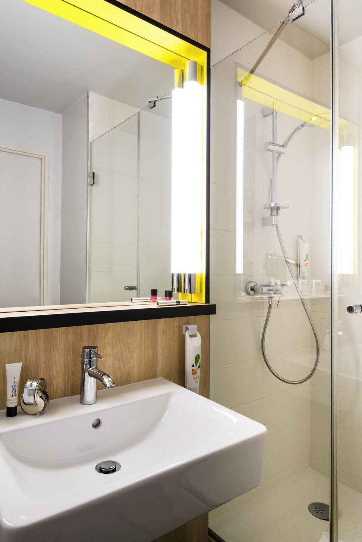 Ibis Styles Guyancourt Versailles Экстерьер фото