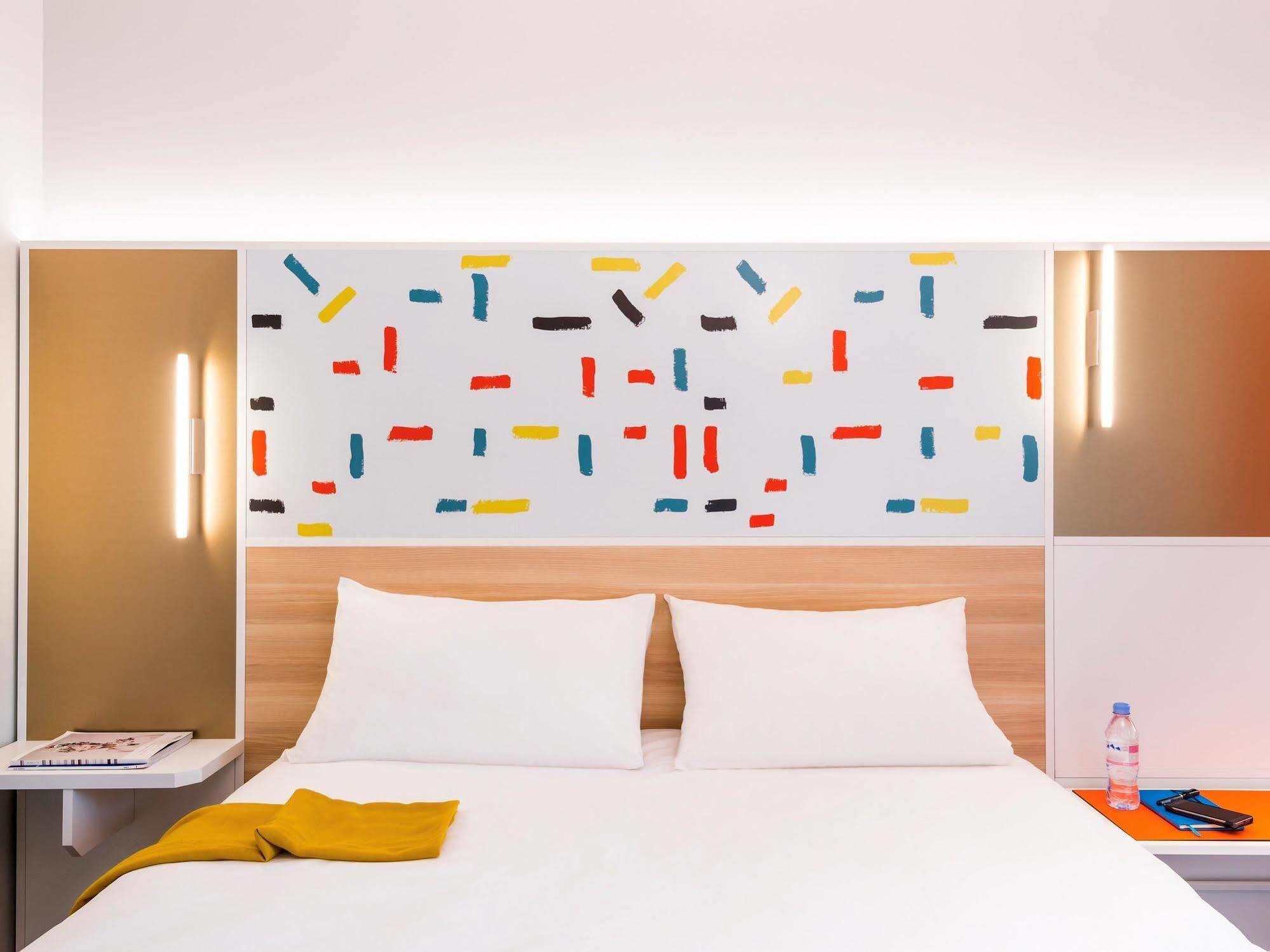 Ibis Styles Guyancourt Versailles Экстерьер фото