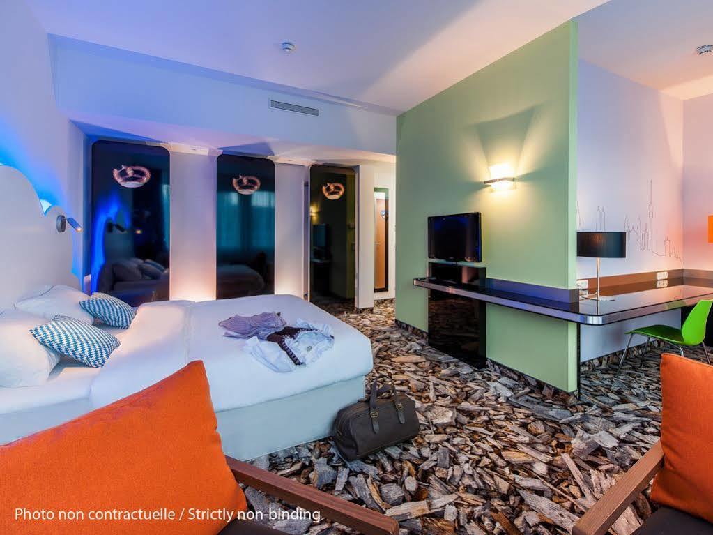 Ibis Styles Guyancourt Versailles Экстерьер фото