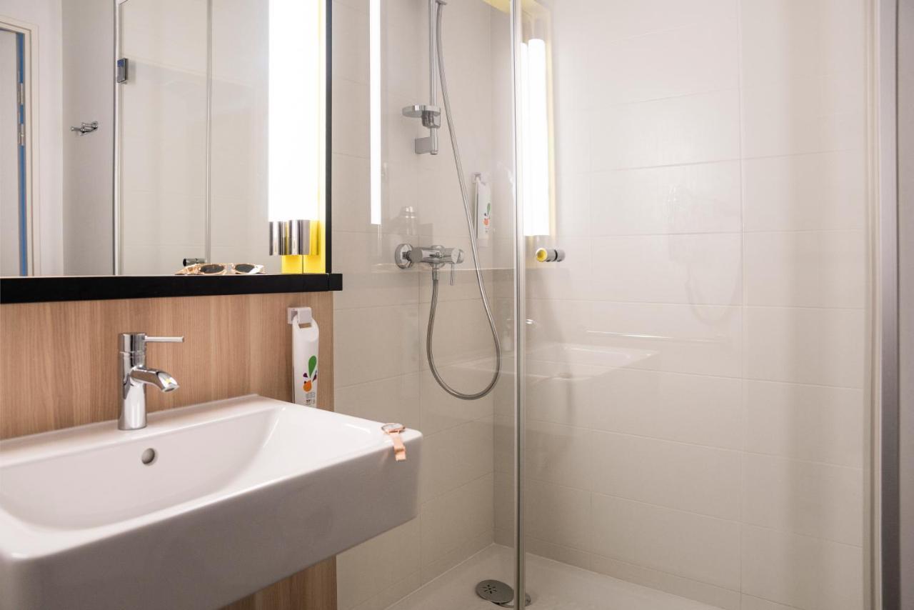 Ibis Styles Guyancourt Versailles Экстерьер фото