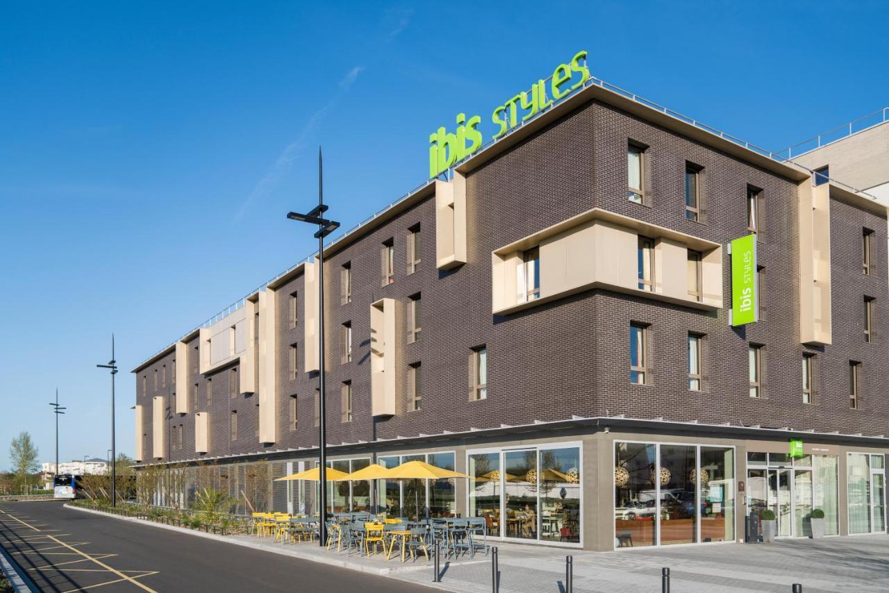 Ibis Styles Guyancourt Versailles Экстерьер фото