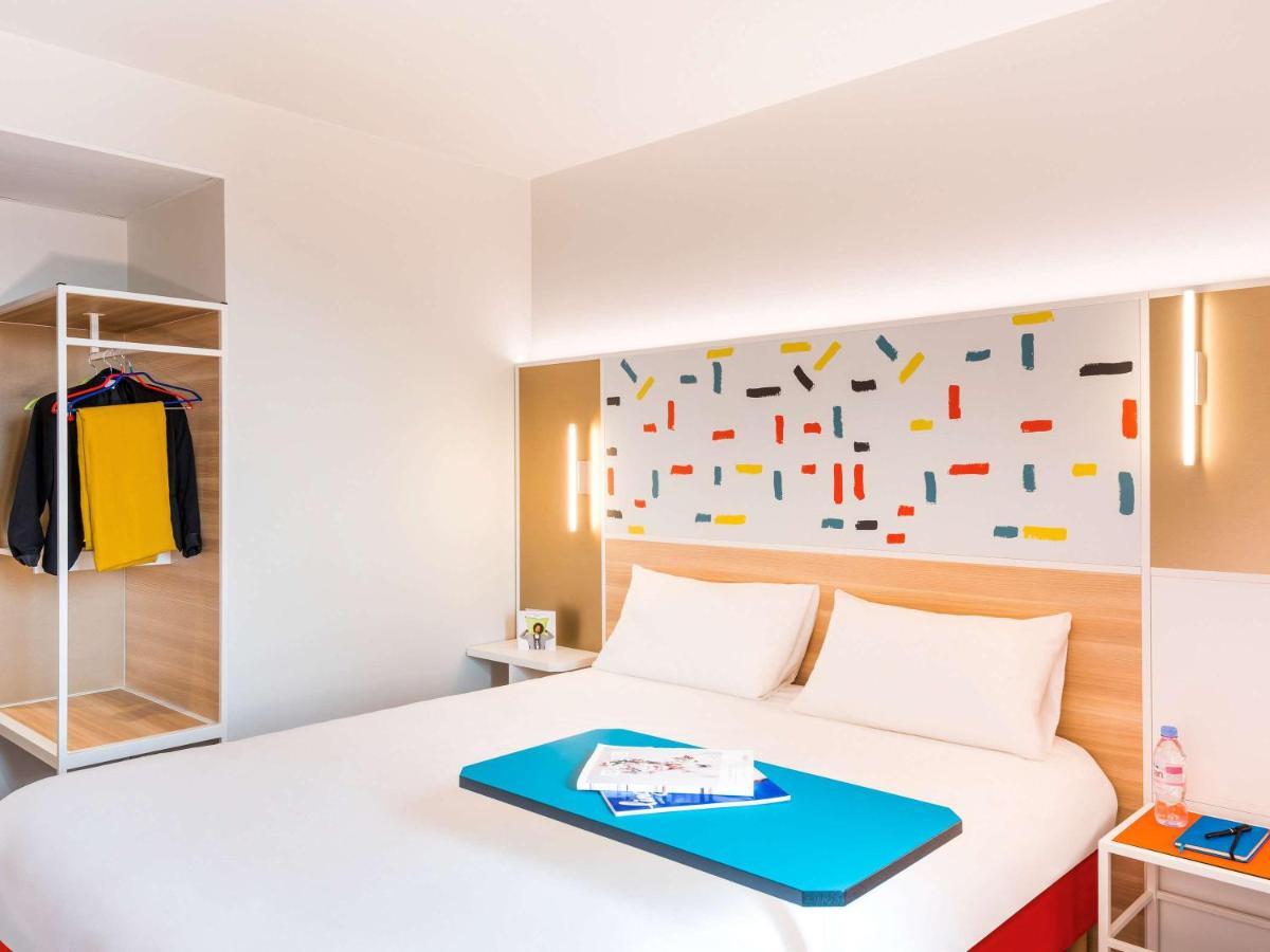 Ibis Styles Guyancourt Versailles Экстерьер фото